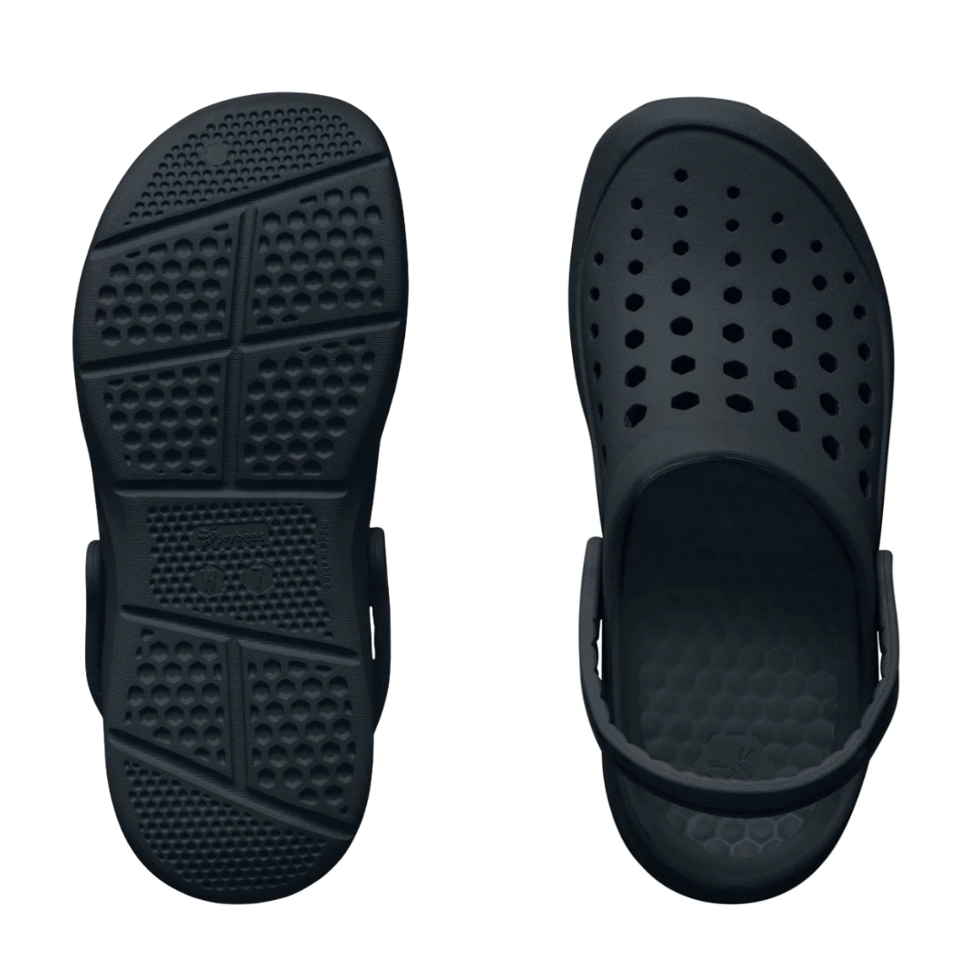 stewarts-menswear, Mullumbimby. Product photo of Joybees unisex active clog, top view and sole. Colour is black.
