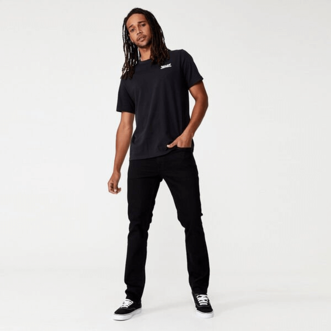 Stewarts Menswear Mullumbimby Levi's Jeans 511 Straight. A not too skinny and not too loose fit. Slim with room to move. Levi's® 511™ Slim Jeans are the perfect alternative to skinny jeans. They’re slim in the thigh with a straight fit down to the ankle. Colour is Native Cali (Black), front view.