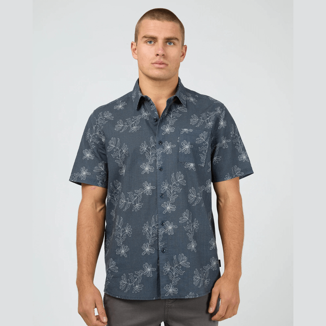 Front View of St Goliath Blackgate Short Sleeve Shirt available at Stewart’s Menswear Mullumbimby. Men’s relaxed-fit cotton shirt with button-down front and collared neckline.