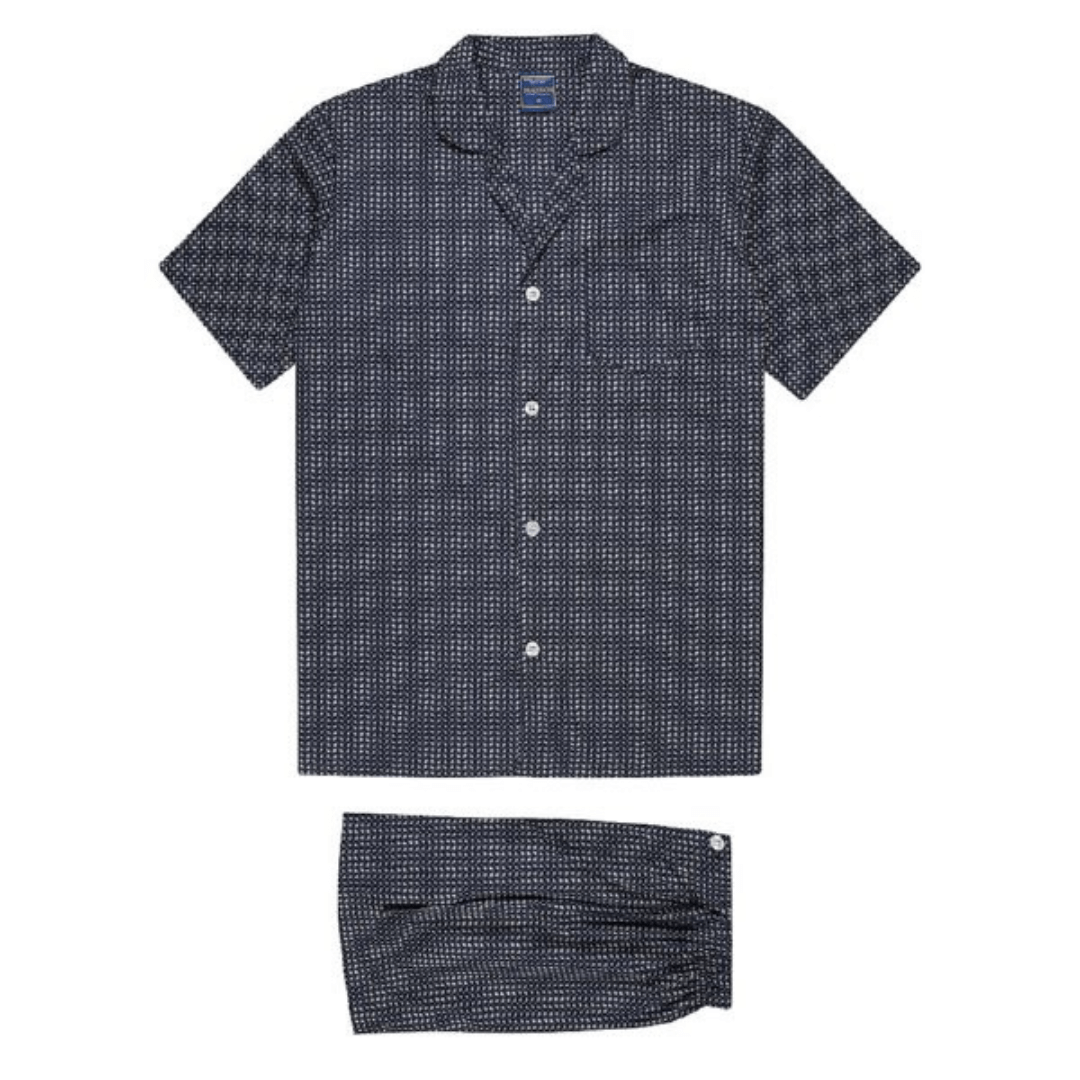 Go to sleep wearing Australia's comfiest pyjamas. Koala's Tradition pyjamas are generously made for extra comfort using a 60% cotton 40% polyester blend which make it soft yet durable for many nights of comfortable sleep. The shirt features a chest pocket and the pants have a concealed fly. – Cotton Rich Material – Extra Comfort Fit – Chest Pocket – Elastic Button Down Waist with Adjustable Self Fabric Tie – Button Down Concealed Fly – Colour is Navy with white all-over small paisley print.