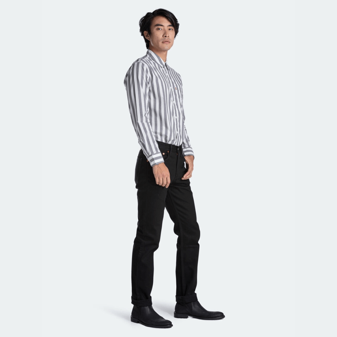 Stewart's Menswear Mullumbimby Levi Jeans 516 straight. Levi’s® 516™ Straight Jeans are a perfect regular straight fit for wearing every day. A classic straight leg style, these jeans are perfect to dress up or down.  Colour is Black, Side view.