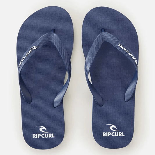 Rip Curl Brand Logo Bloom Thongs available at Stewart’s Menswear Mullumbimby. Men’s eco-friendly thongs with BLOOM™ algae foam sole and ergonomic strap. Navy with white logo on heel and on straps.