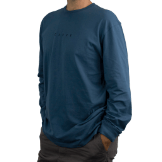 Stewart's Menswear Mullumbimby Carve surf brand Men's 100% cotton long sleeve T-shirt in colourway Stellar Blue is a regular fit and has a vented and stepped hem.  A small understated centre chest print finishes off this classic long sleeve tee-shirt which can be teamed with jeans, trackies or shorts.